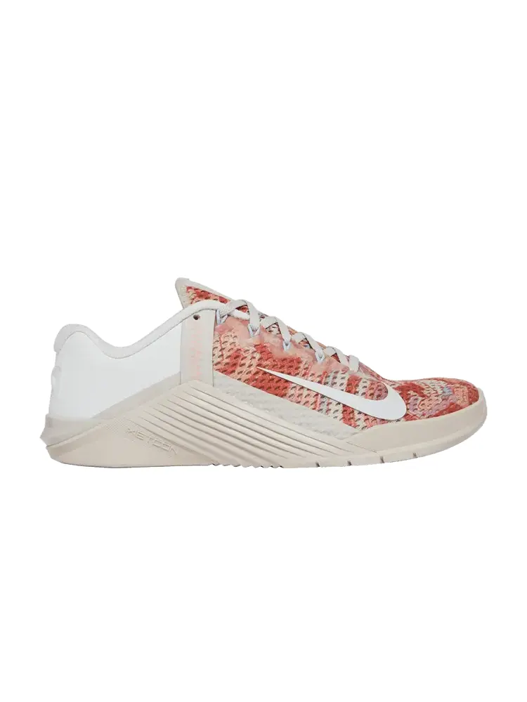 Кроссовки Nike Wmns Metcon 6 'Desert Sand Crimson Bliss' — изображение 1 из 9, песочный//белый/металлик