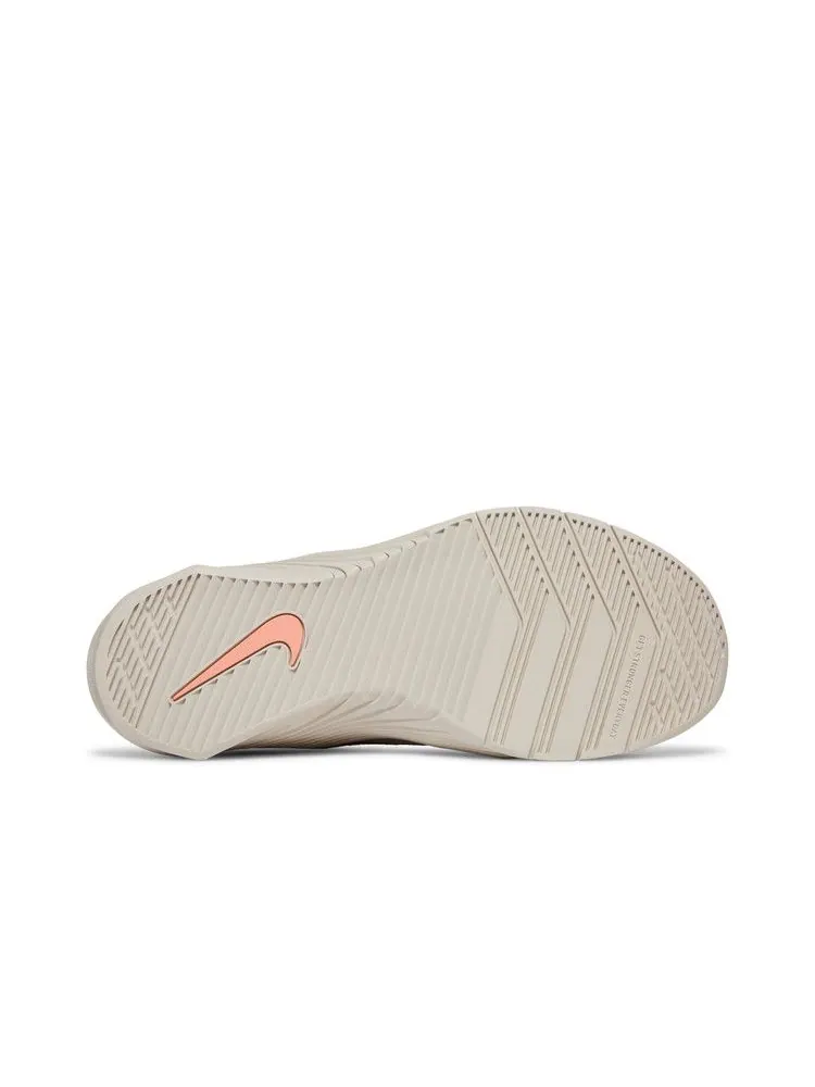 Кроссовки Nike Wmns Metcon 6 'Desert Sand Crimson Bliss' — изображение 5 из 9, песочный//белый/металлик