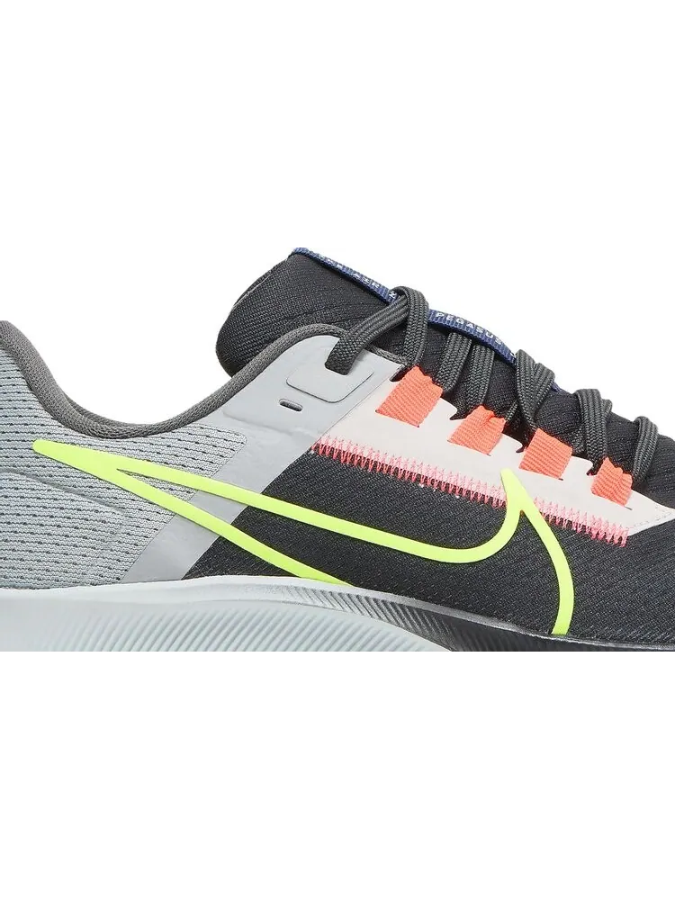 Кроссовки Nike Wmns Air Zoom Pegasus 38 LE 'Greedy' — изображение 2 из 8, серый