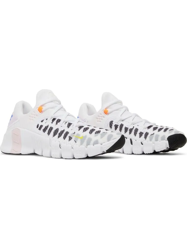 Кроссовки Nike Wmns Metcon 4 'Printed White Black' — изображение 8 из 8, черный