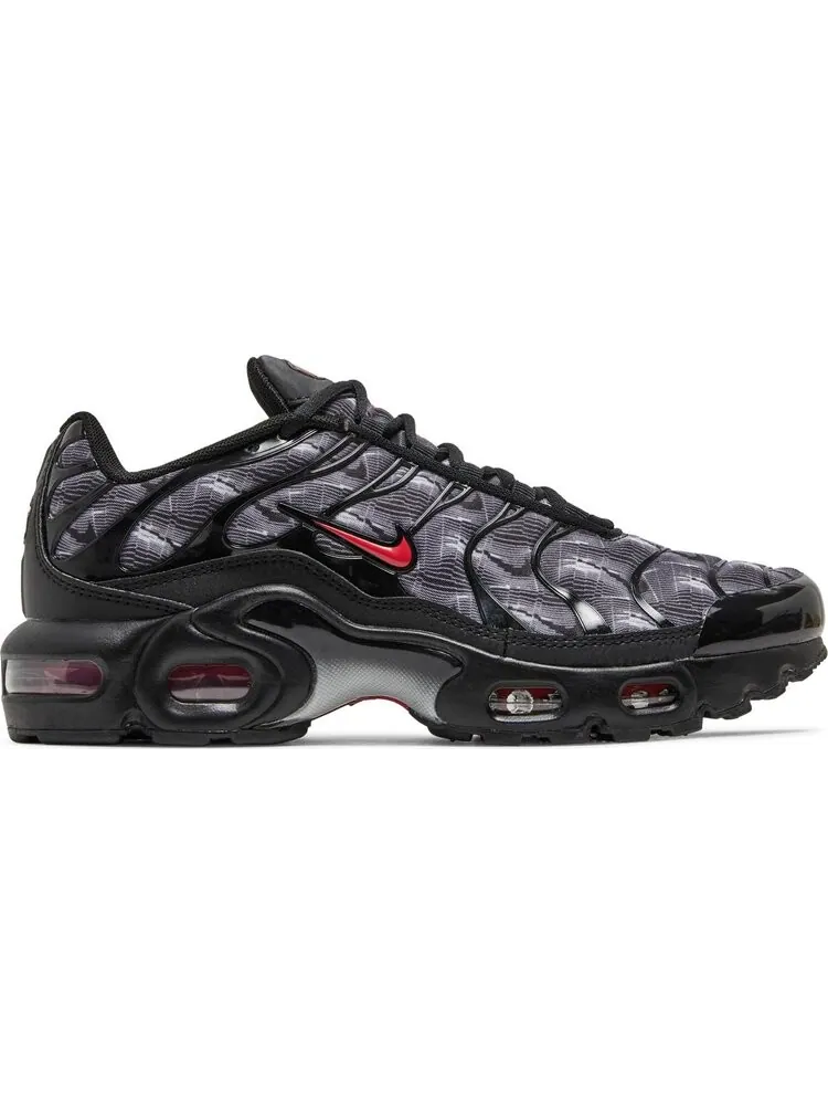 Кроссовки Nike Air Max Plus GS 'Black University Red' — изображение 1 из 8, черный