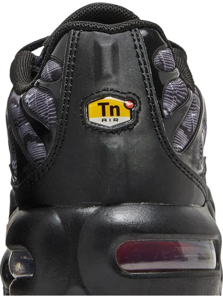 Кроссовки Nike Air Max Plus GS 'Black University Red' — изображение 7 из 8, черный