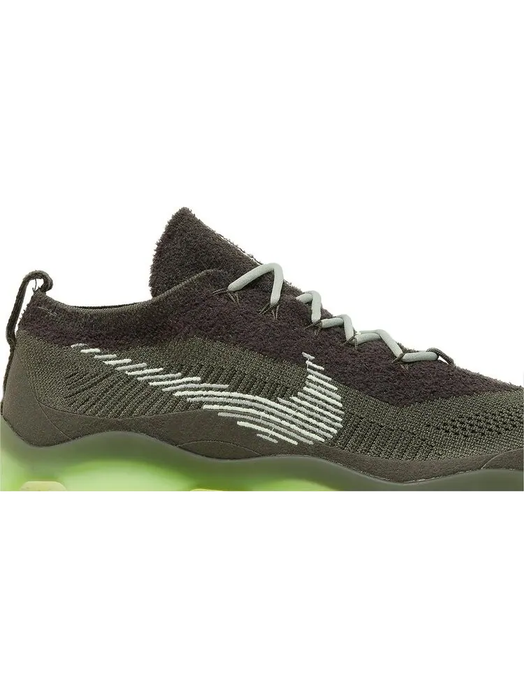 Кроссовки Air Max Scorpion Flyknit 'Cargo Khaki Volt' — изображение 2 из 4, зеленый