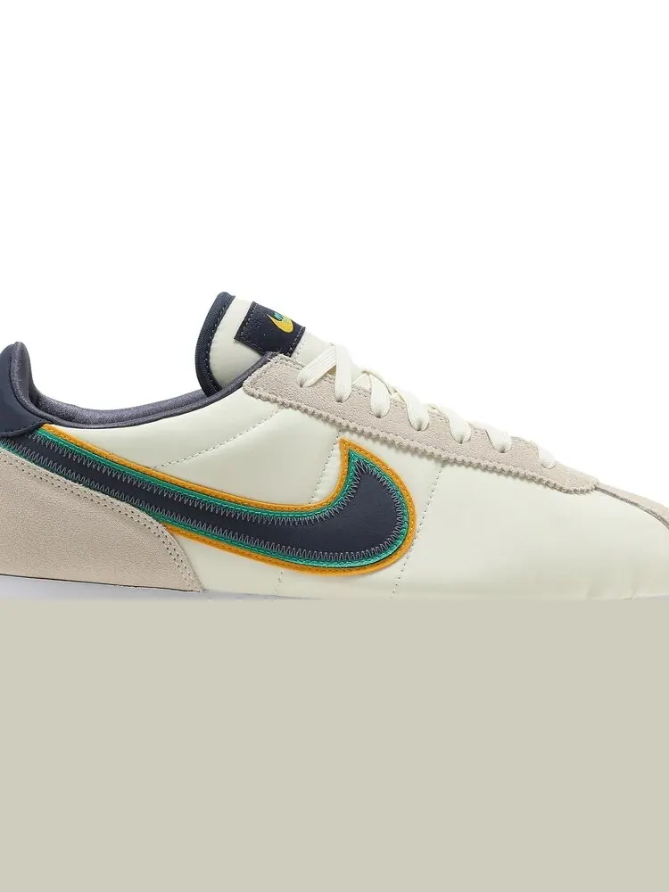 Кроссовки Nike Cortez Basic Premium 'Coconut Milk Thunder Blue' — изображение 2 из 8, бежевый