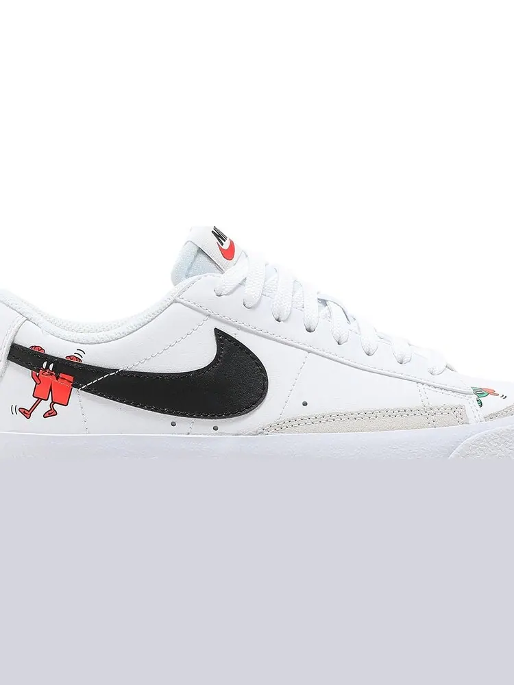 Кроссовки Nike Blazer Low '77 GS 'The World Is Your Playground' — изображение 2 из 8, белый