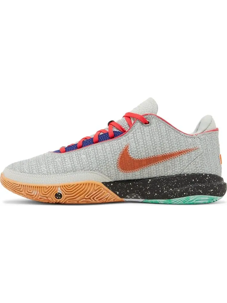 Кроссовки LeBron 20 'Nike Lifer' — изображение 3 из 4, серый