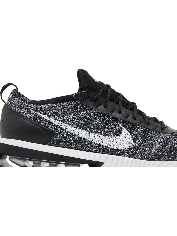 Кроссовки Nike Air Max Flyknit Racer 'Black White' — изображение 2 из 8, черный