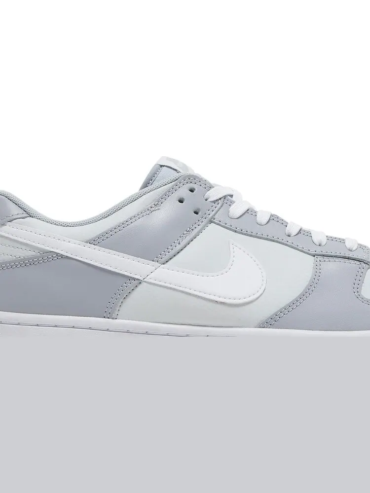 Кроссовки Nike Dunk Low 'Pure Platinum Wolf Grey' — изображение 2 из 8, серый