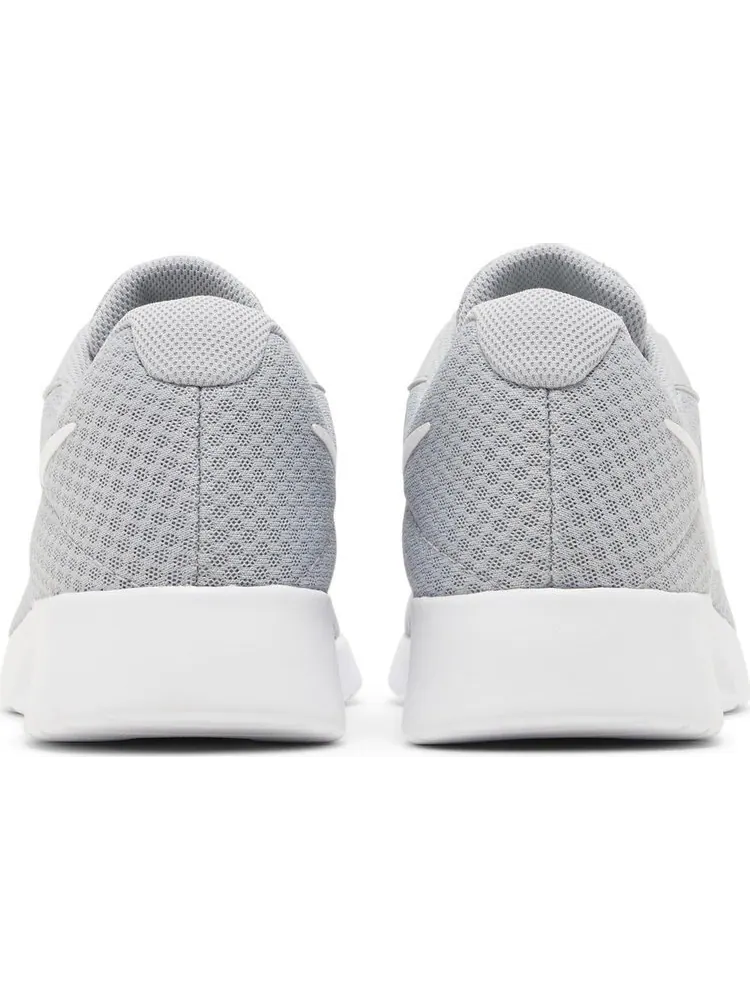 Кроссовки Nike Tanjun 'Wolf Grey' — изображение 6 из 8, серый