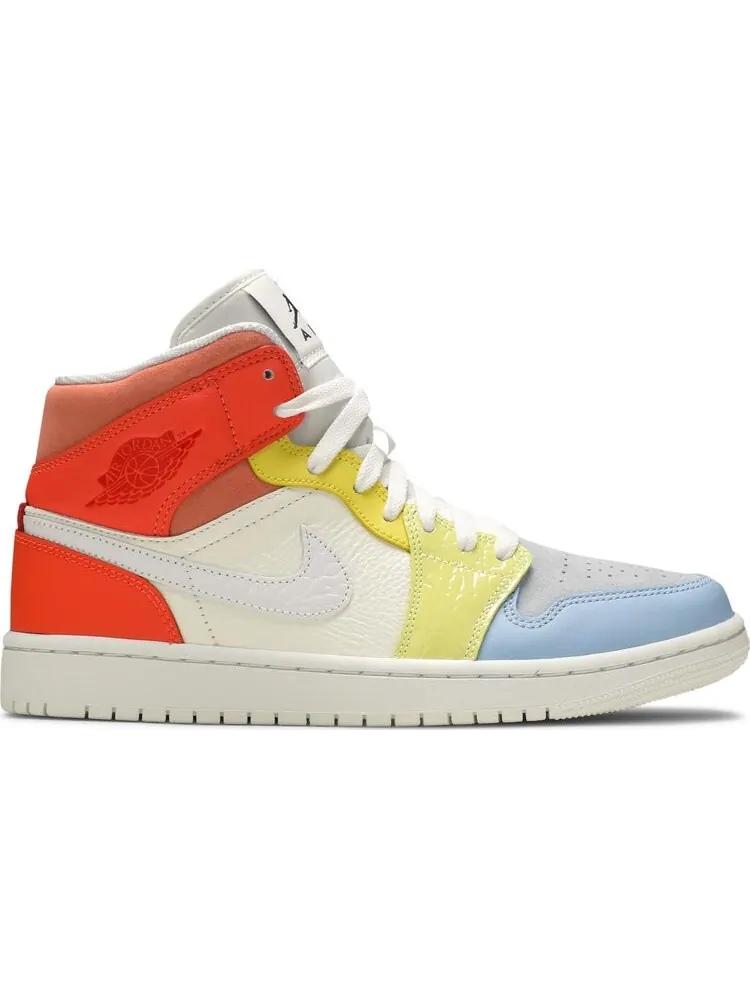 Кроссовки Nike Wmns Air Jordan 1 Mid 'To My First Coach' — изображение 1 из 8, белый