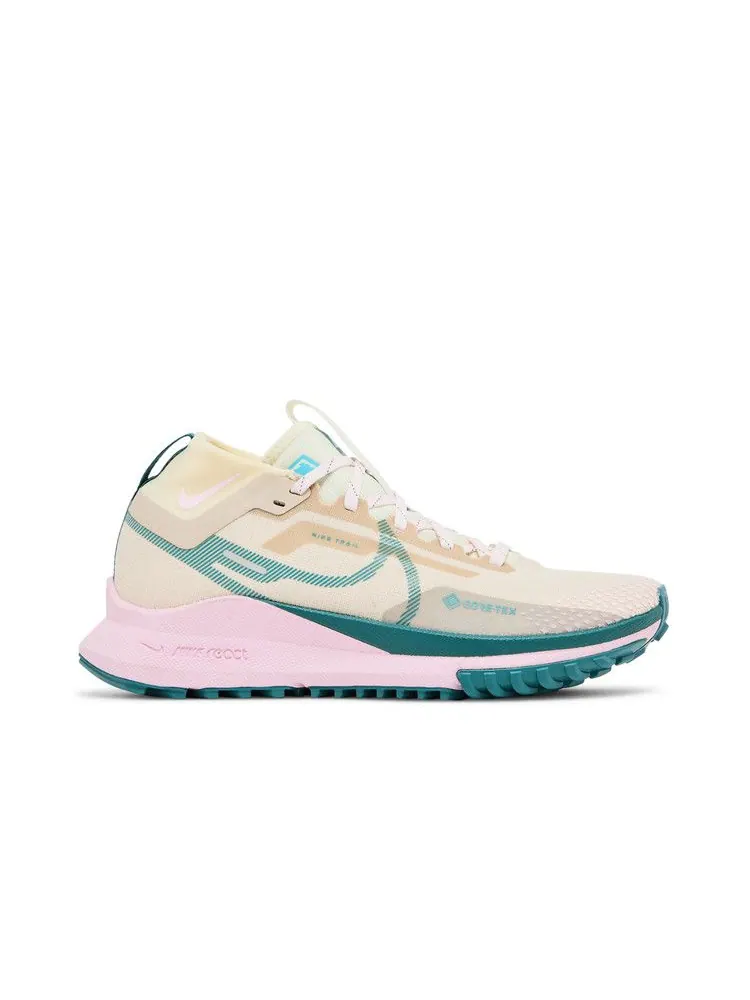 Кроссовки Nike Wmns React Pegasus Trail 4 GORE-TEX 'Sanddrift Pearl Pink' — изображение 2 из 9, розовый