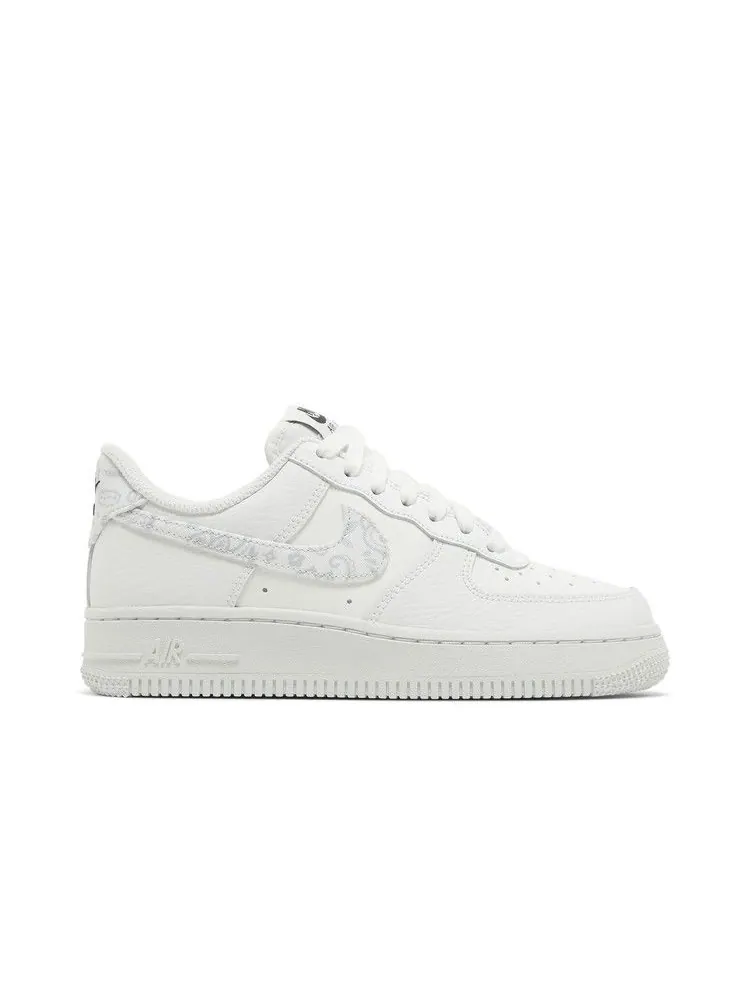 Кроссовки Nike Wmns Air Force 1 Low 'White Paisley' — изображение 2 из 9, белый/черный/белый/серый
