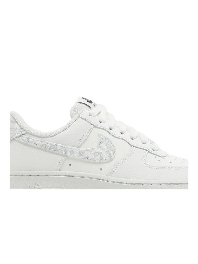 Кроссовки Nike Wmns Air Force 1 Low 'White Paisley' — изображение 3 из 9, белый/черный/белый/серый