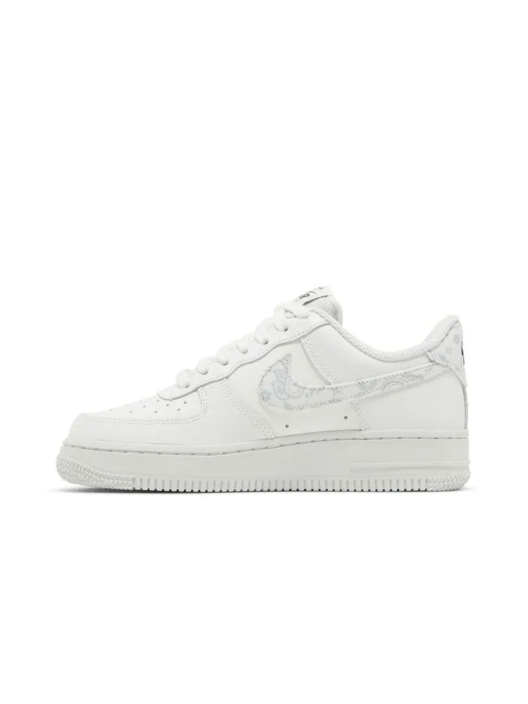 Кроссовки Nike Wmns Air Force 1 Low 'White Paisley' — изображение 4 из 9, белый/черный/белый/серый