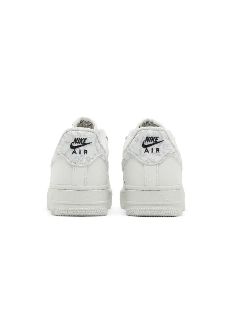 Кроссовки Nike Wmns Air Force 1 Low 'White Paisley' — изображение 7 из 9, белый/черный/белый/серый