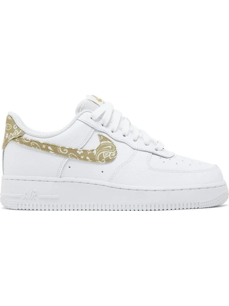 Кроссовки Nike Wmns Air Force 1 '07 Essential 'Barely Paisley' — изображение 1 из 8, белый
