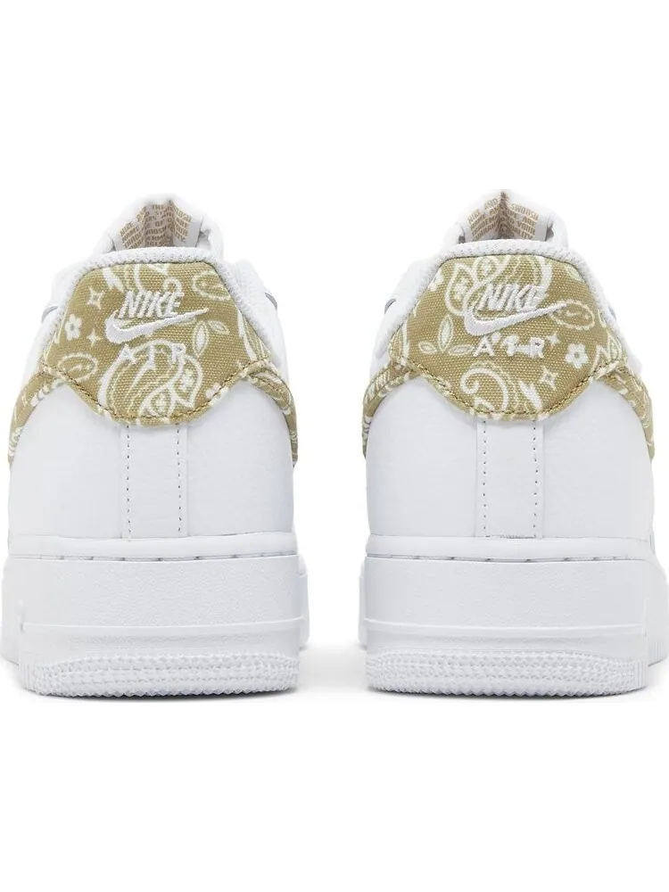 Кроссовки Nike Wmns Air Force 1 '07 Essential 'Barely Paisley' — изображение 6 из 8, белый