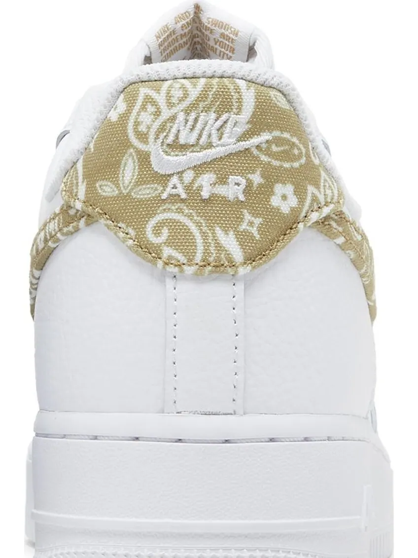 Кроссовки Nike Wmns Air Force 1 '07 Essential 'Barely Paisley' — изображение 7 из 8, белый