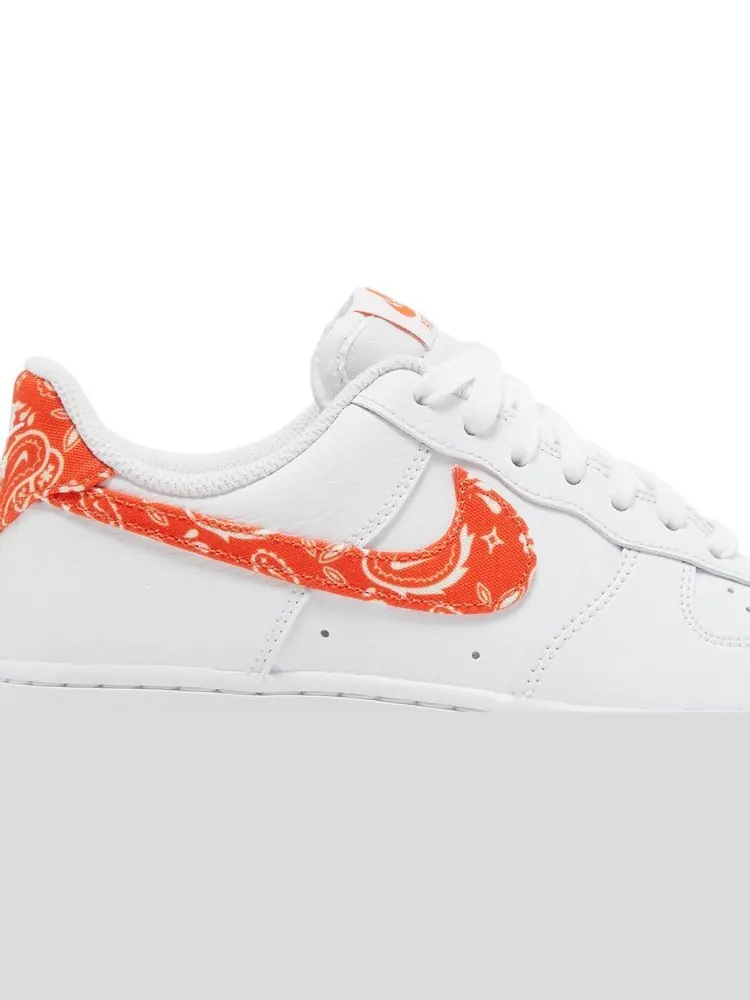 Кроссовки Nike Wmns Air Force 1 '07 'Rush Orange Paisley' — изображение 2 из 8, белый