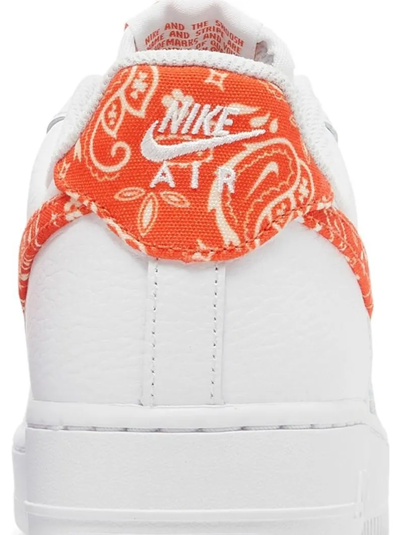 Кроссовки Nike Wmns Air Force 1 '07 'Rush Orange Paisley' — изображение 7 из 8, белый