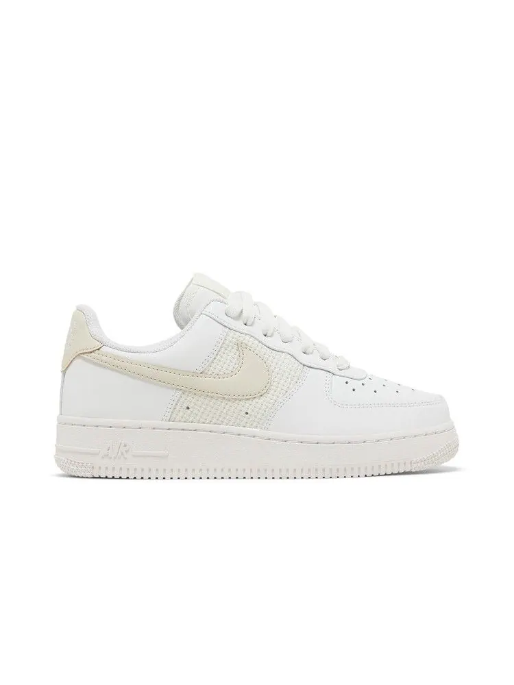 Кроссовки Nike Wmns Air Force 1 '07 ESS 'Cross Stitch - White Fossil' — изображение 2 из 9, белый