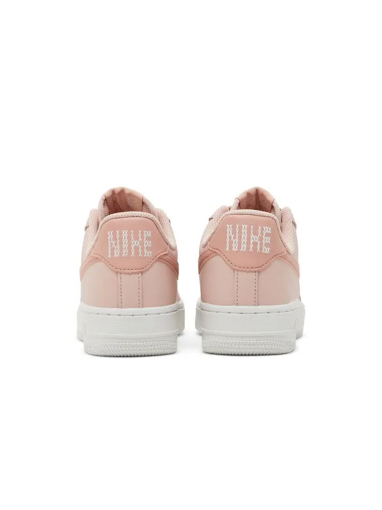Кроссовки Nike Wmns Air Force 1 '07 ESS 'Cross Stitch - Pink Oxford' — изображение 7 из 9, розовый/белый/розовый