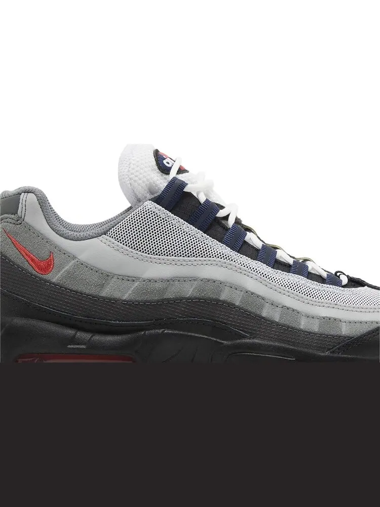 Кроссовки Air Max 95 'Smoke Grey Track Red' — изображение 2 из 4, серый