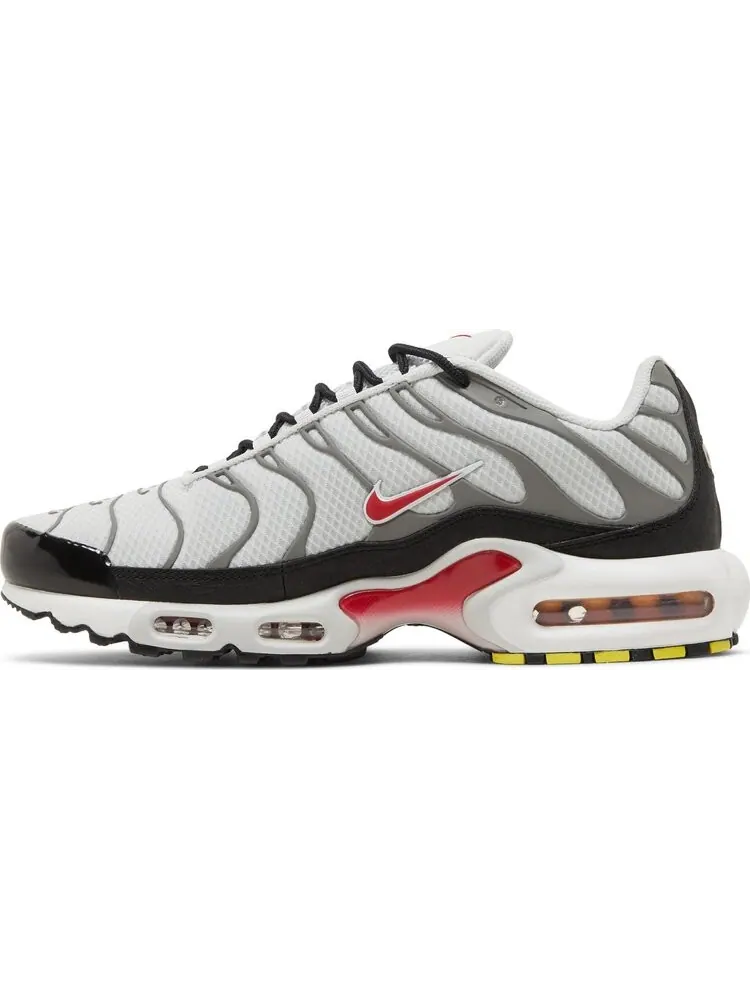Кроссовки Nike Air Max Plus 'Photon Dust Particle Grey' — изображение 3 из 8, серый
