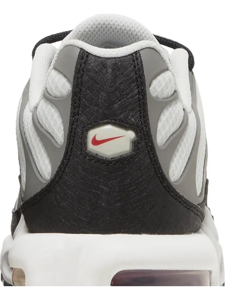 Кроссовки Nike Air Max Plus 'Photon Dust Particle Grey' — изображение 7 из 8, серый