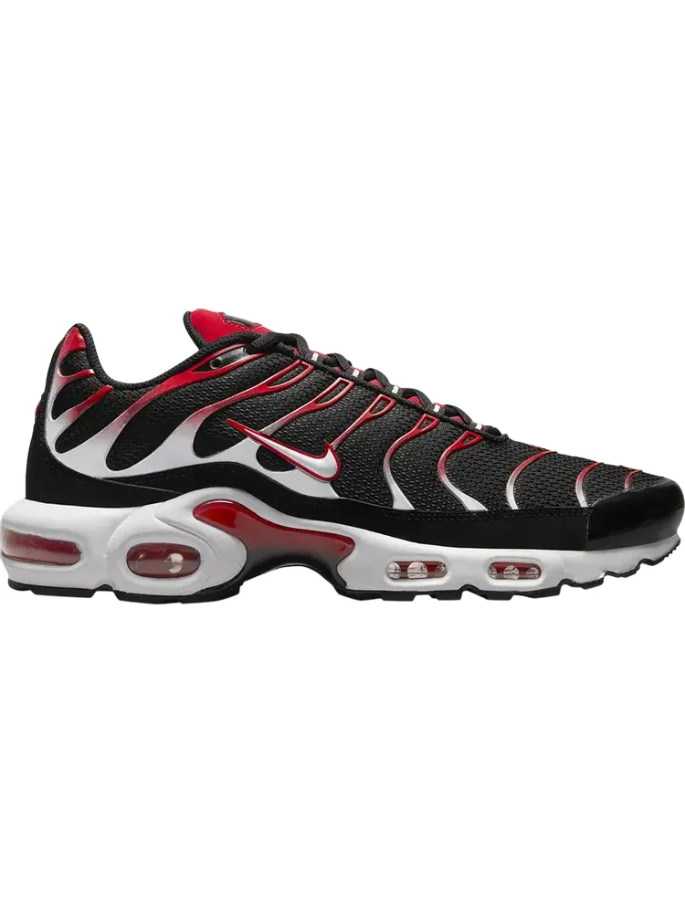Кроссовки Nike Air Max Plus 'Black University Red' — изображение 1 из 1, черный