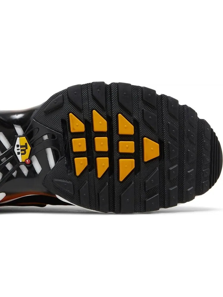 Кроссовки Nike Air Max Plus 'Safety Orange Black' — изображение 5 из 8, оранжевый