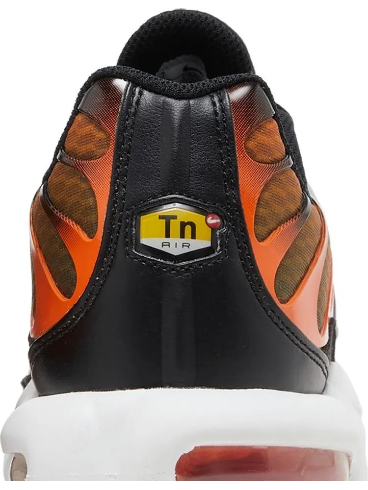 Кроссовки Nike Air Max Plus 'Safety Orange Black' — изображение 7 из 8, оранжевый