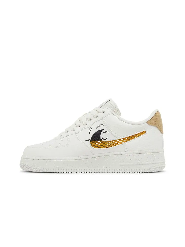 Кроссовки Nike Air Force 1 Low '07 LV8 Next Nature 'Sun Club - White Shark's Fin' — изображение 4 из 9, черный//золотистый