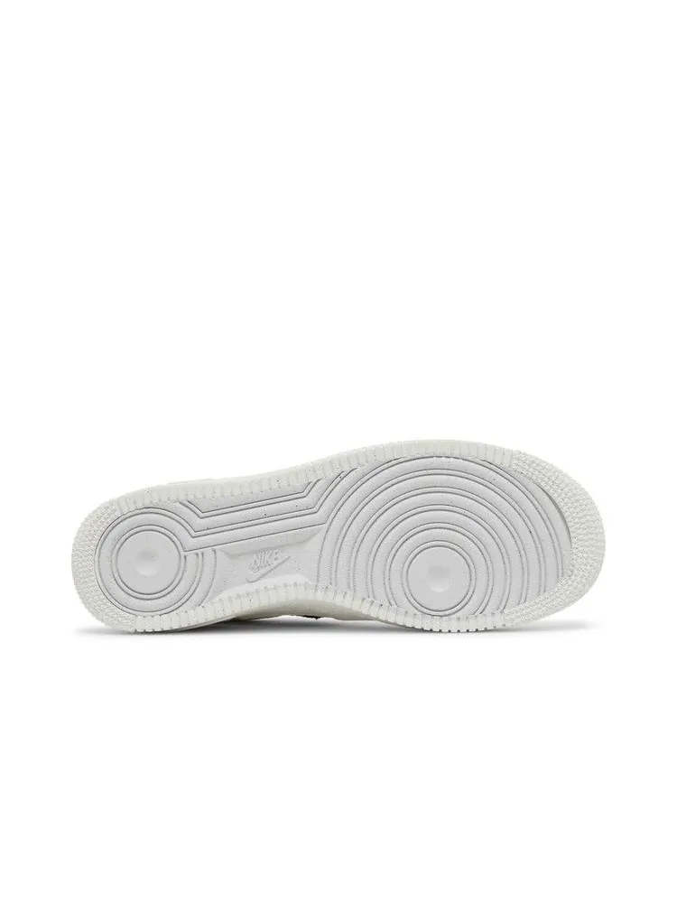 Кроссовки Nike Air Force 1 Low '07 LV8 Next Nature 'Sun Club - White Shark's Fin' — изображение 5 из 9, черный//золотистый