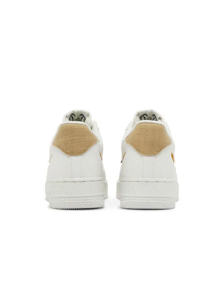 Кроссовки Nike Air Force 1 Low '07 LV8 Next Nature 'Sun Club - White Shark's Fin' — изображение 7 из 9, черный//золотистый