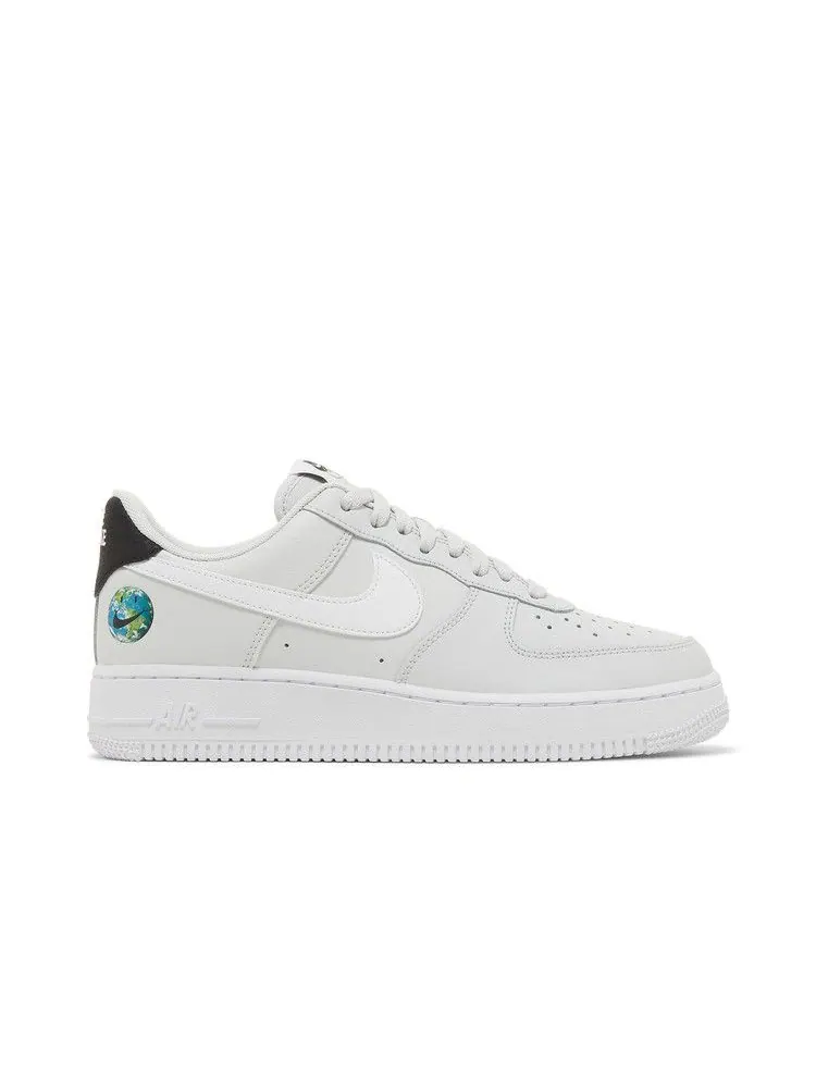 Кроссовки Nike Air Force 1 '07 LV8 2 'Have A Nike Day - Earth' — изображение 2 из 9, белый/черный