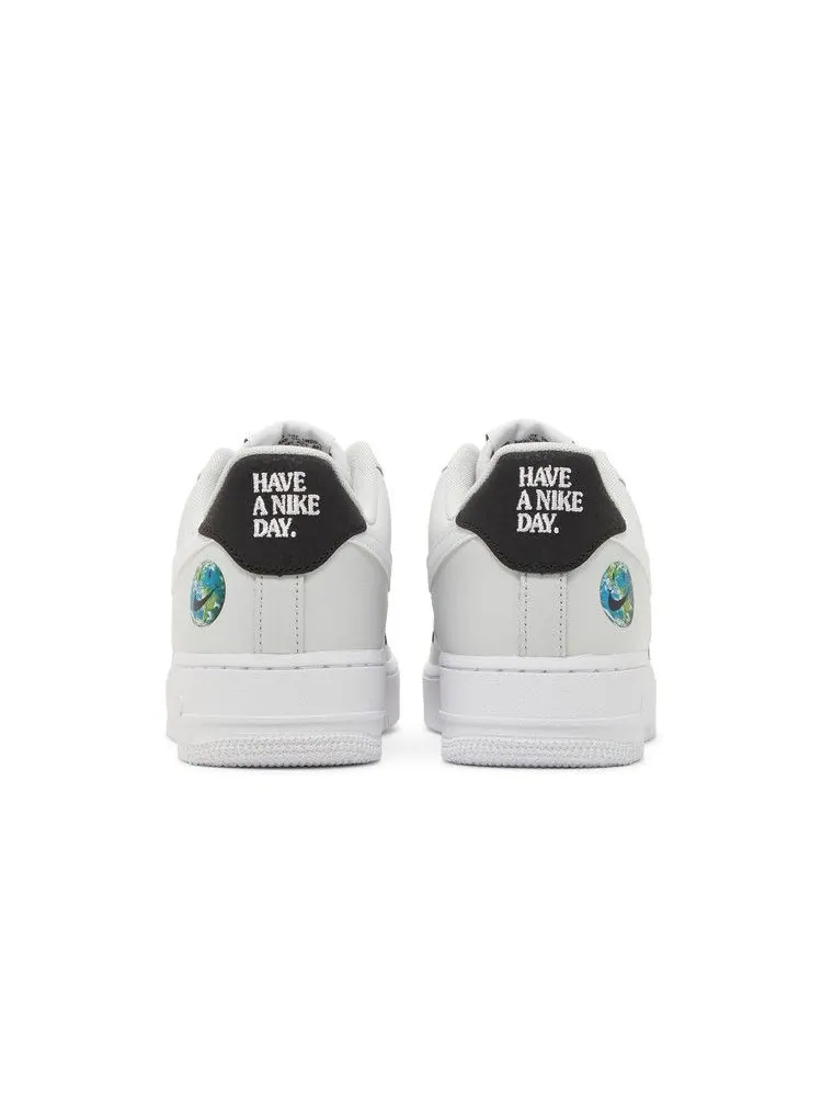 Кроссовки Nike Air Force 1 '07 LV8 2 'Have A Nike Day - Earth' — изображение 7 из 9, белый/черный