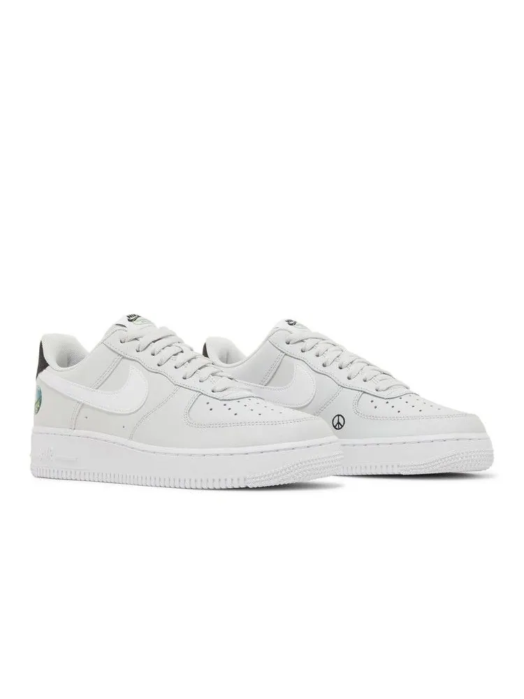 Кроссовки Nike Air Force 1 '07 LV8 2 'Have A Nike Day - Earth' — изображение 9 из 9, белый/черный