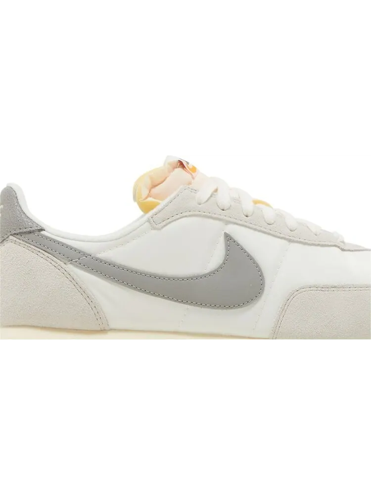 Кроссовки Nike Waffle Trainer 2 SE 'Sail Light Bone' — изображение 2 из 8, бежевый