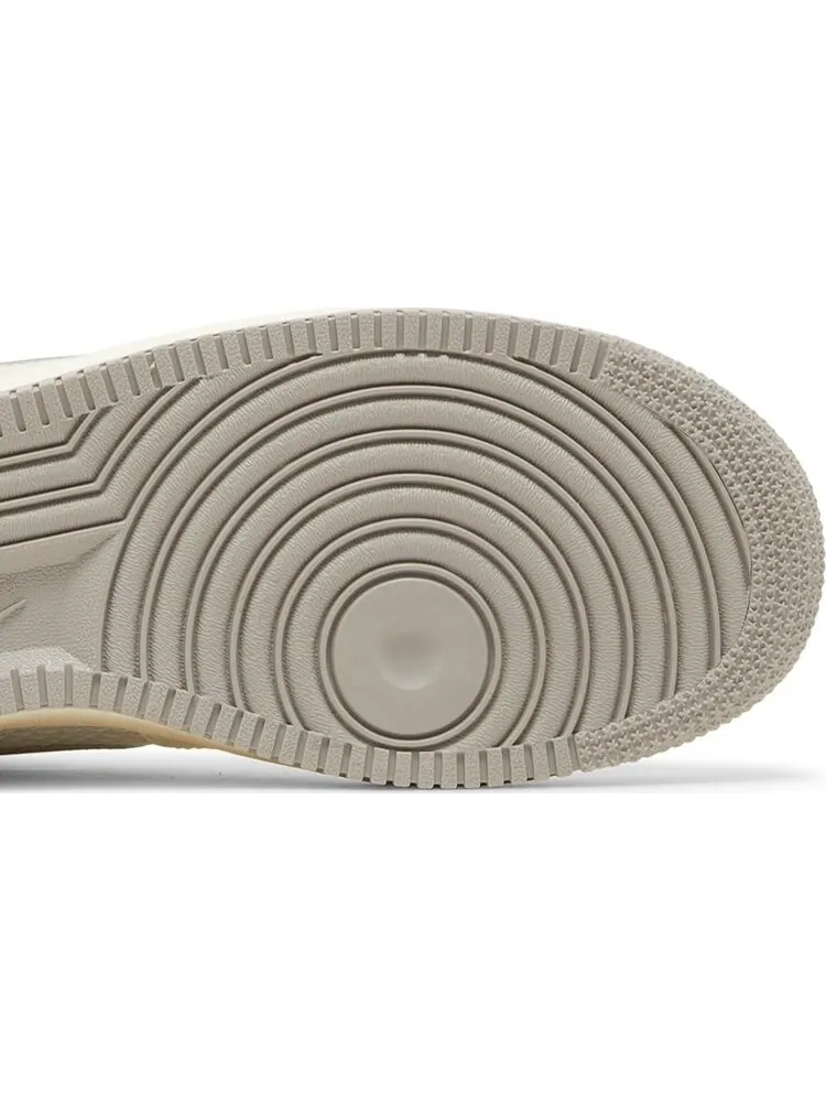 Кроссовки Nike Air Force 1 High '07 LV8 'Sail Medium Grey' — изображение 5 из 8, белый