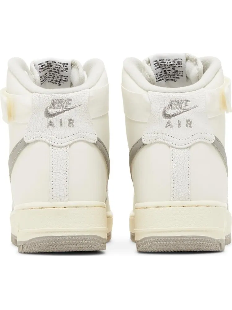 Кроссовки Nike Air Force 1 High '07 LV8 'Sail Medium Grey' — изображение 6 из 8, белый