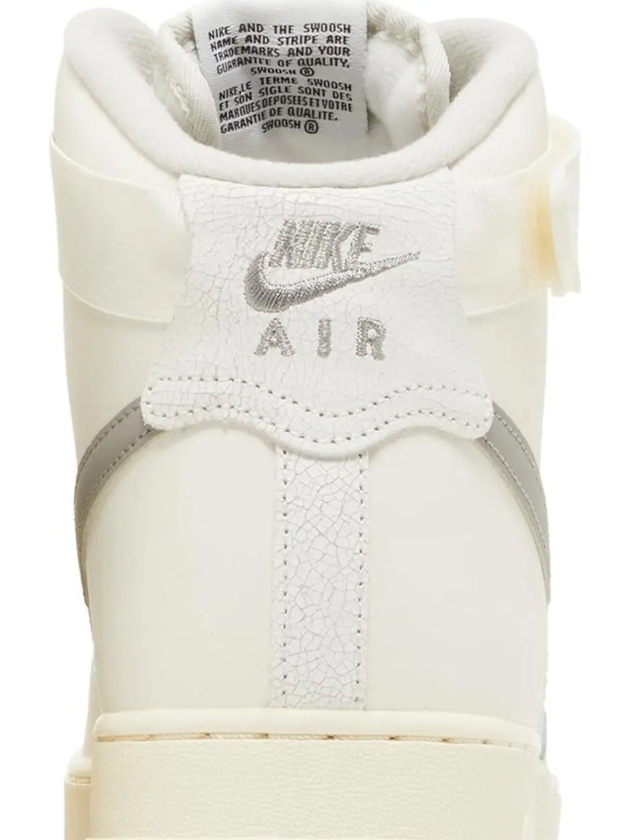 Кроссовки Nike Air Force 1 High '07 LV8 'Sail Medium Grey' — изображение 7 из 8, белый