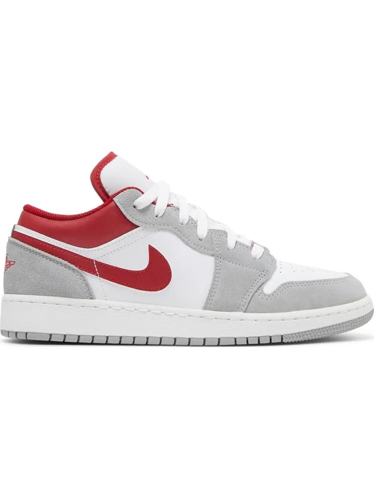 Кроссовки Air Jordan 1 Low SE GS Light Smoke Grey Gym Red — изображение 1 из 8, серый