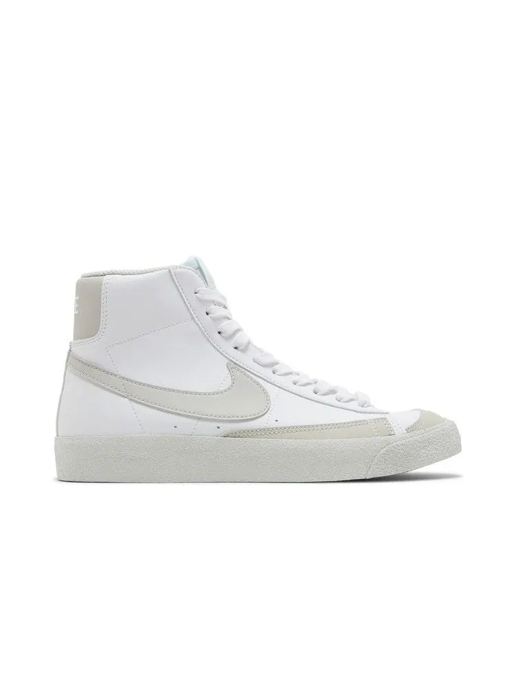 Кроссовки Nike Blazer Mid '77 SE GS 'White Light Bone' — изображение 2 из 9, белый/светлый