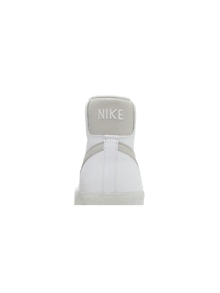 Кроссовки Nike Blazer Mid '77 SE GS 'White Light Bone' — изображение 8 из 9, белый/светлый
