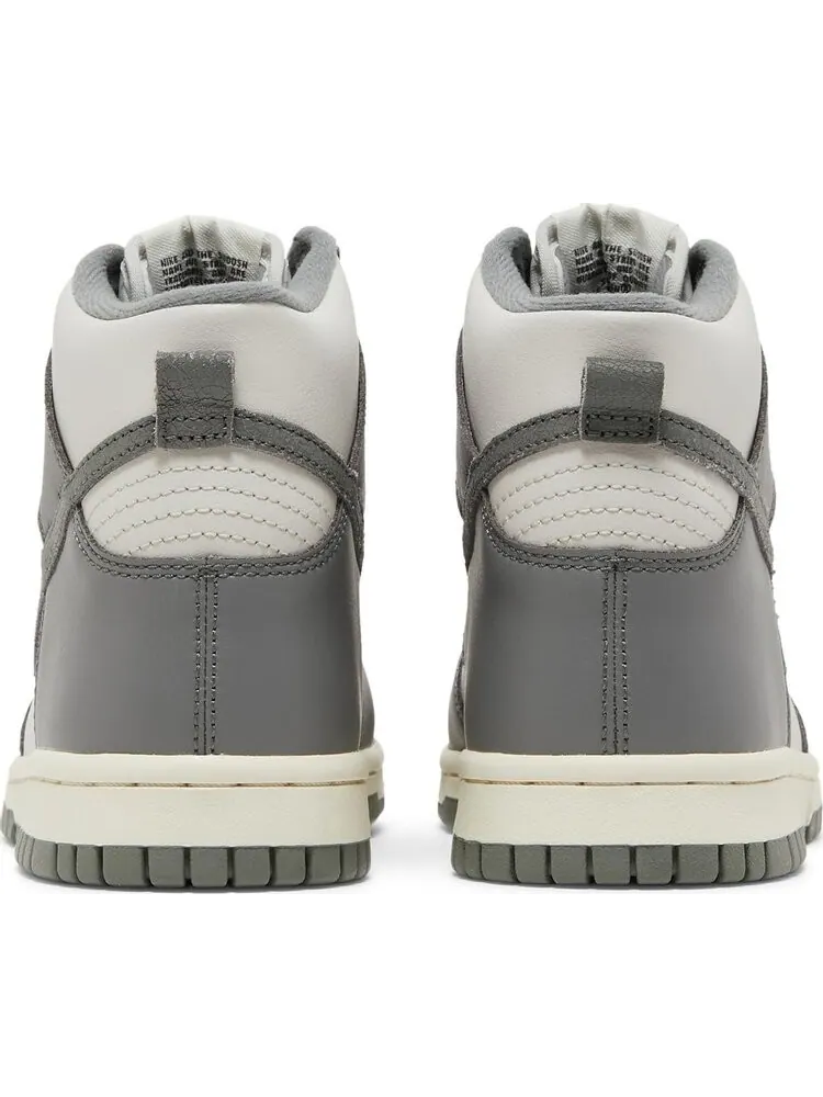 Кроссовки Nike Dunk High SE GS 'Light Bone Tumbled Grey' — изображение 6 из 8, серый