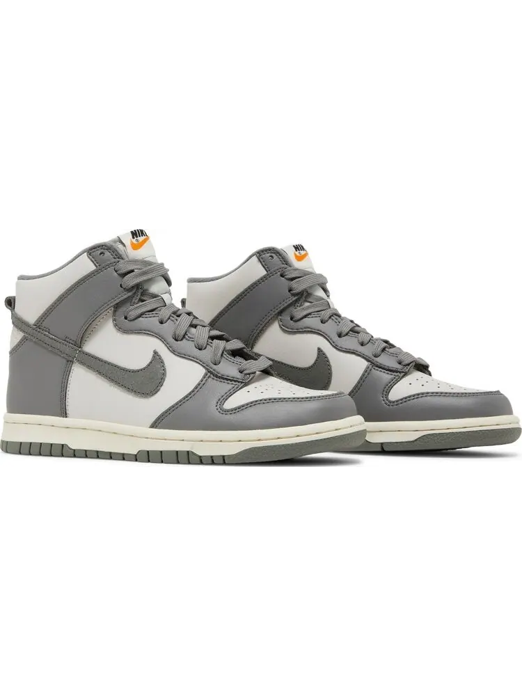 Кроссовки Nike Dunk High SE GS 'Light Bone Tumbled Grey' — изображение 8 из 8, серый