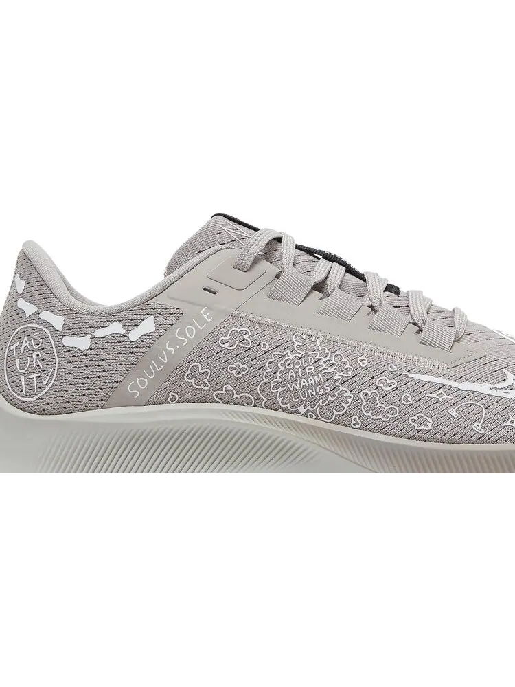 Кроссовки Nike Nathan Bell x Air Zoom Pegasus 38 A.I.R. 'Run To A Magical Place - College Grey' — изображение 2 из 8, серый