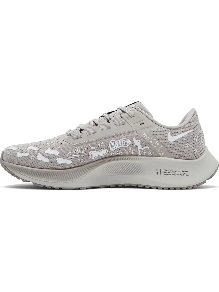 Кроссовки Nike Nathan Bell x Air Zoom Pegasus 38 A.I.R. 'Run To A Magical Place - College Grey' — изображение 3 из 8, серый