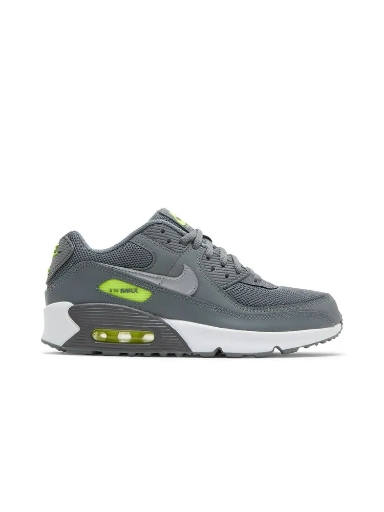 Кроссовки Nike Air Max 90 GS 'Smoke Grey Volt' — изображение 2 из 9, серый/серебристый